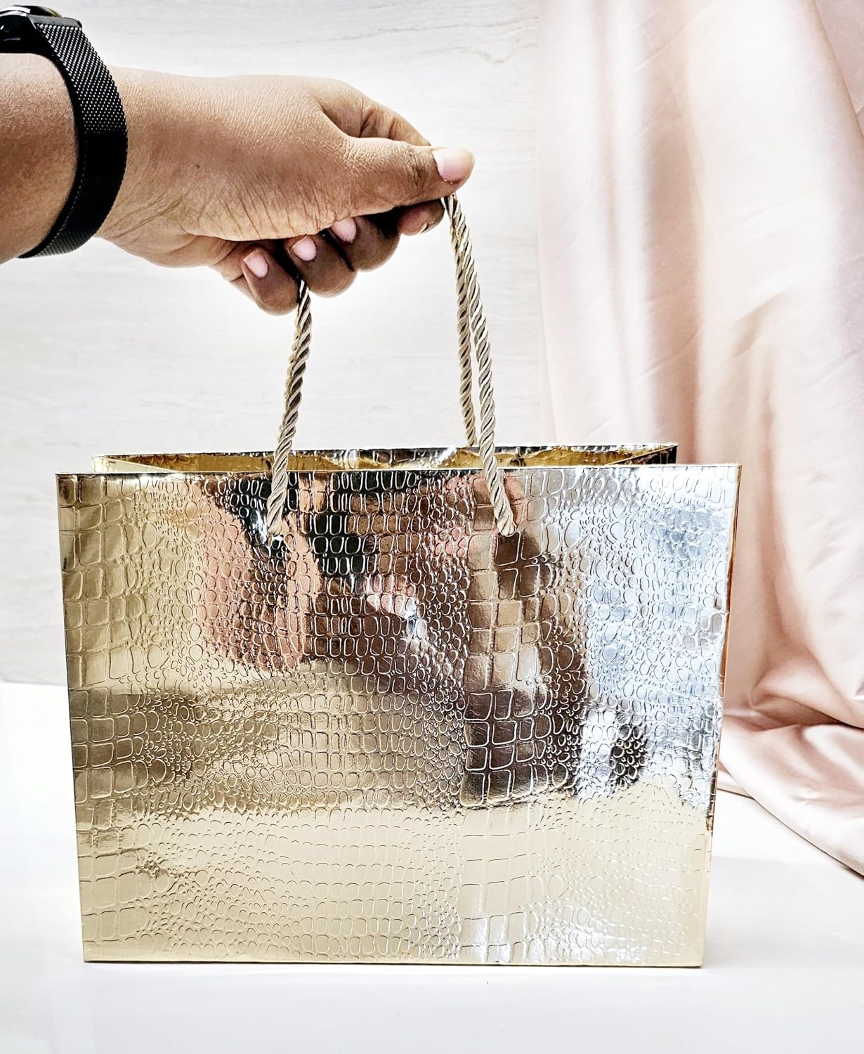 Big Size Shiny Paper Bag Gift Bags with Handle Gift Paper bag, gift For Gifting, marriage, Return Gifts, Birthday, Wedding, Party, Season's Greetings (Big, Golden) - Image 4