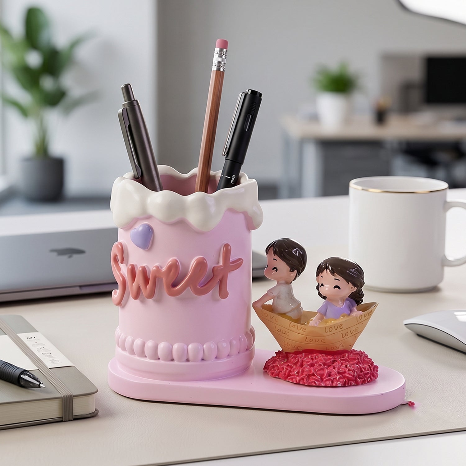 Romantic Love Couple Pen Holder Stand Resin Desk Organizer Pencil Cup (1 Pc)