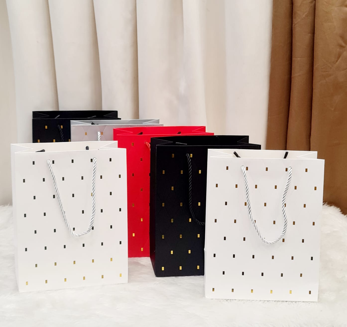 Small Paper Bag Goodie Bags With Handle Gift Paper bag, Carry Bags, gift For Valentine Gifting, marriage Return Gifts, Birthday, Wedding, Party, Season's Greetings(Mix Color) (Small) - Image 1