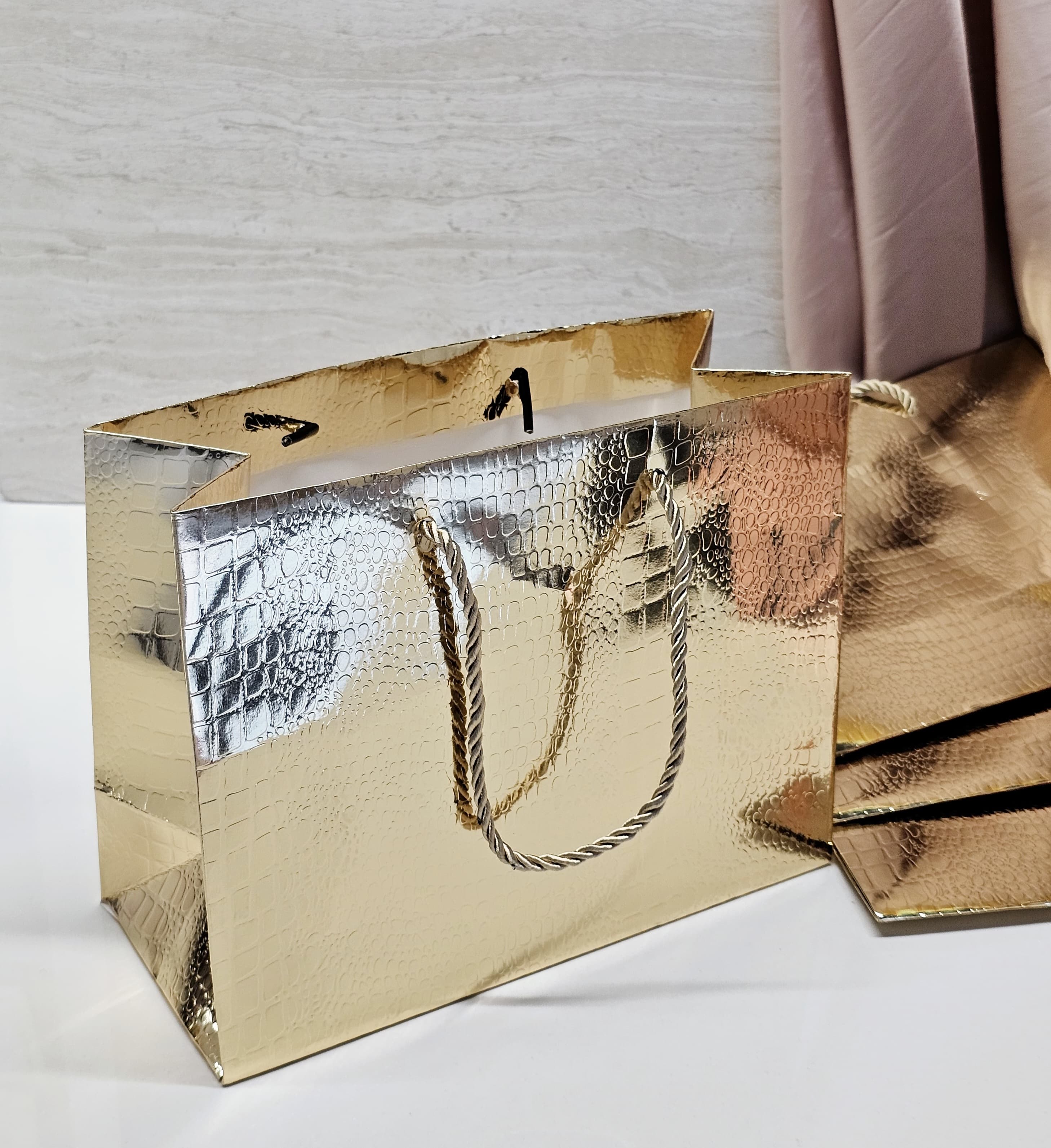 Small Size Shiny Paper Bag Gift Bags with Handle Gift Paper bag, gift For Gifting, marriage, Return Gifts, Birthday, Wedding, Party, Season's Greetings (Small, Golden) - Image 4
