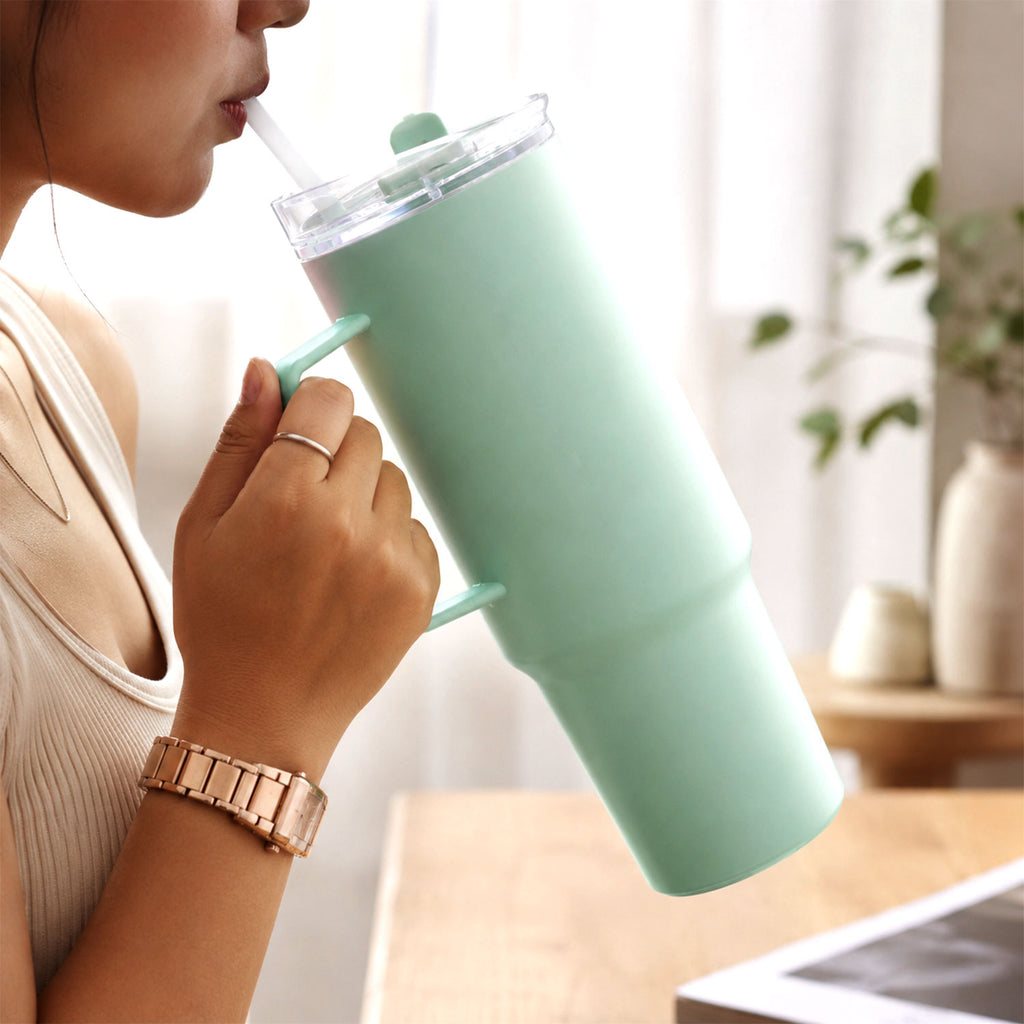 Toony Tumbler 1800 Ml Plastic Travel Sipper With Handle Straw And Lid (1 Pc)