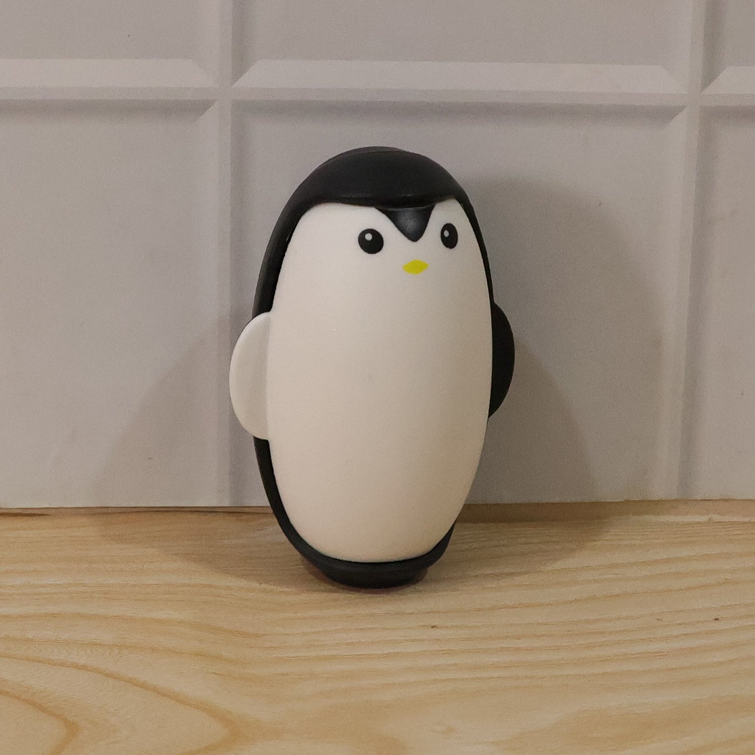Cute Penguin Reusable Lint Roller  1 Pc  Ideal For Clothes Furniture