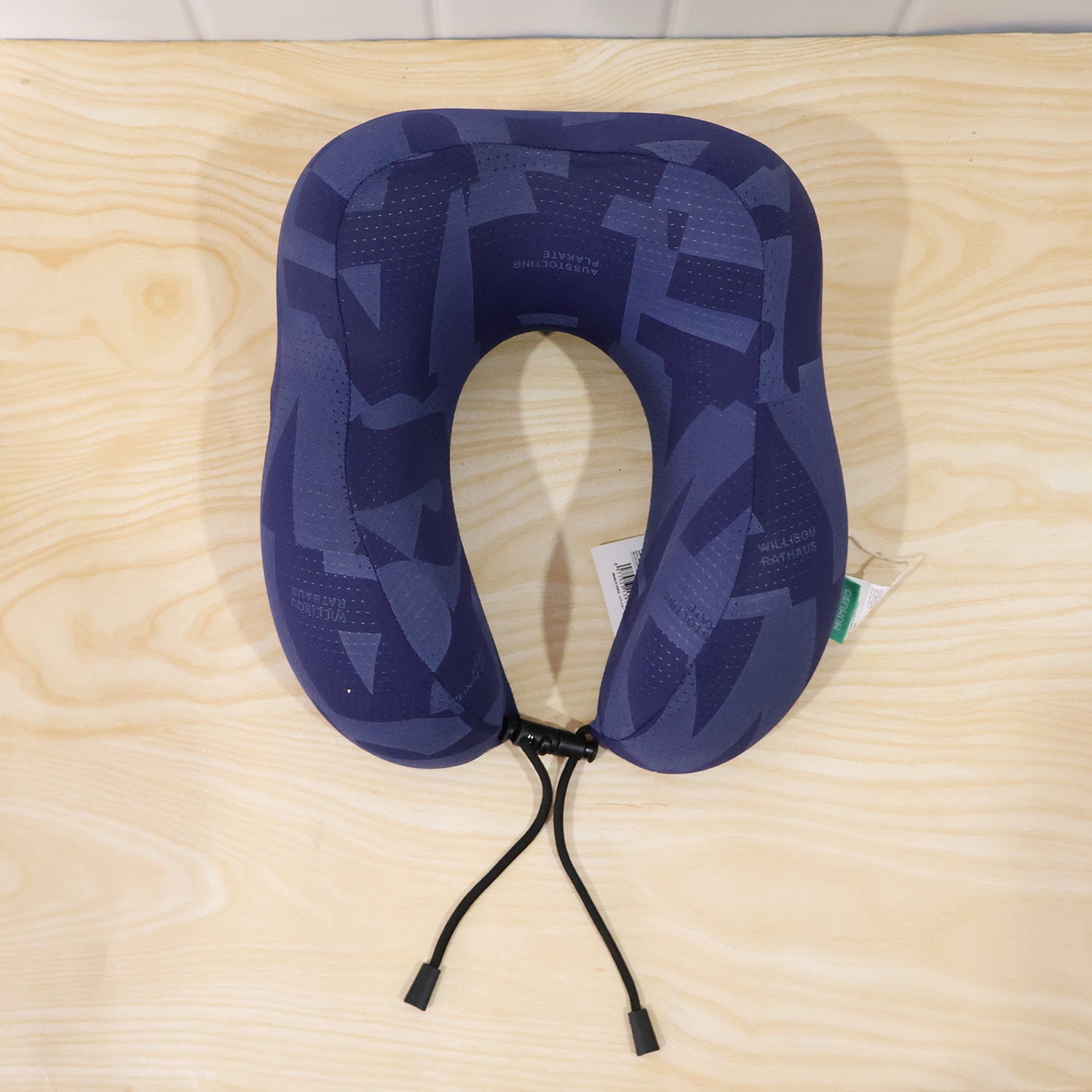 U-shaped Travel Neck Pillow Memory Foam Support Pillow With Adjustable Toggle (1 Pc)