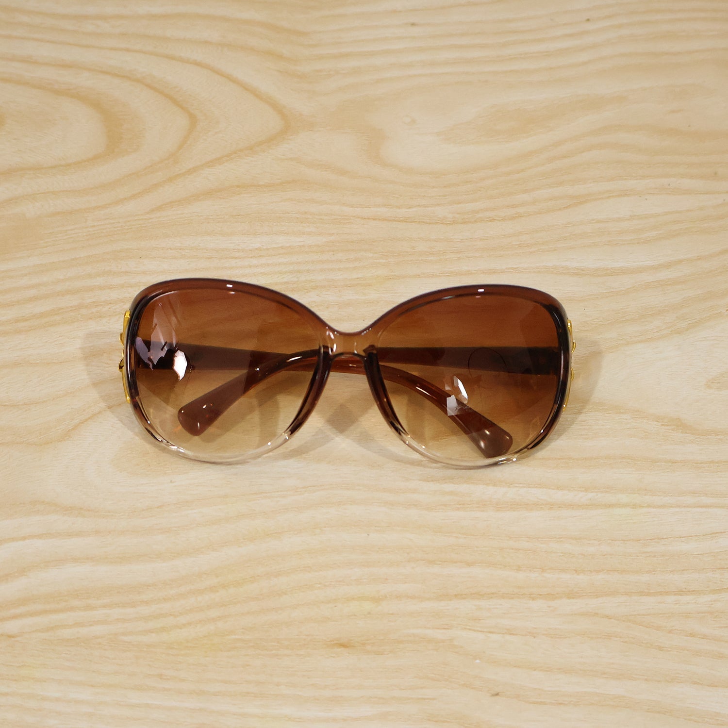 Stylish Oversized Fashion Sunglasses For Women With Gradient Tinted Lenses (1 Pc)